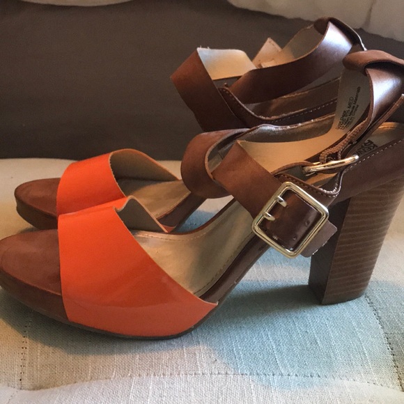 Orange and wood block heels - Picture 2 of 3